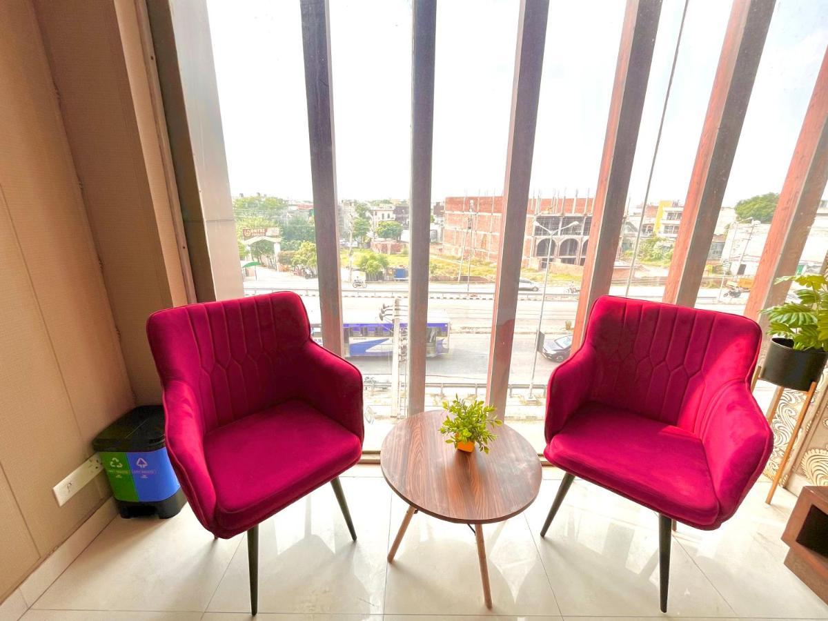 Hotel Pearl Grand, Zirakpur - Top Rated & Most Awarded Property In Tricity Chandīgarh Extérieur photo