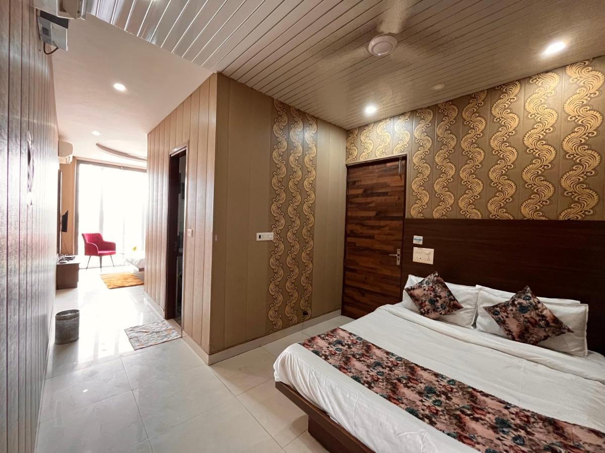 Hotel Pearl Grand, Zirakpur - Top Rated & Most Awarded Property In Tricity Chandīgarh Extérieur photo