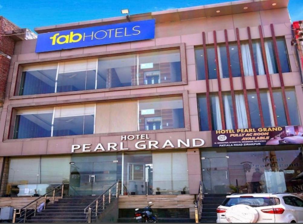 Hotel Pearl Grand, Zirakpur - Top Rated & Most Awarded Property In Tricity Chandīgarh Extérieur photo