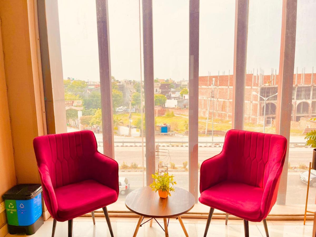 Hotel Pearl Grand, Zirakpur - Top Rated & Most Awarded Property In Tricity Chandīgarh Extérieur photo