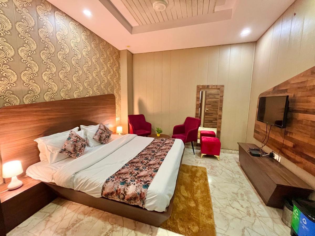 Hotel Pearl Grand, Zirakpur - Top Rated & Most Awarded Property In Tricity Chandīgarh Extérieur photo
