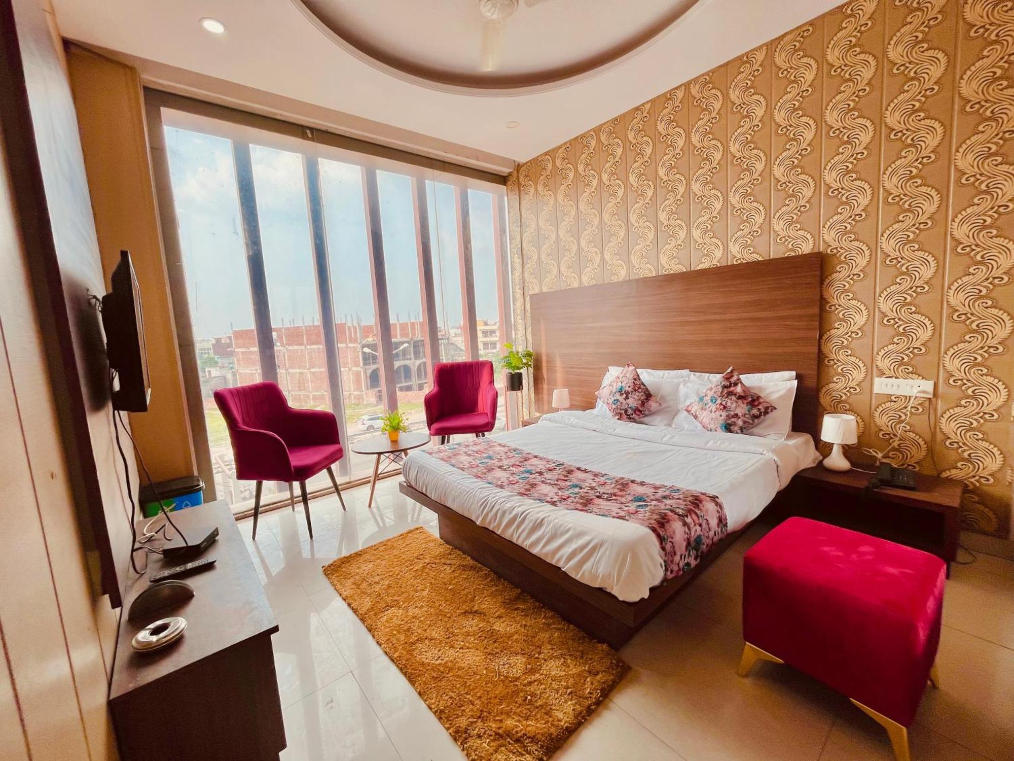 Hotel Pearl Grand, Zirakpur - Top Rated & Most Awarded Property In Tricity Chandīgarh Extérieur photo